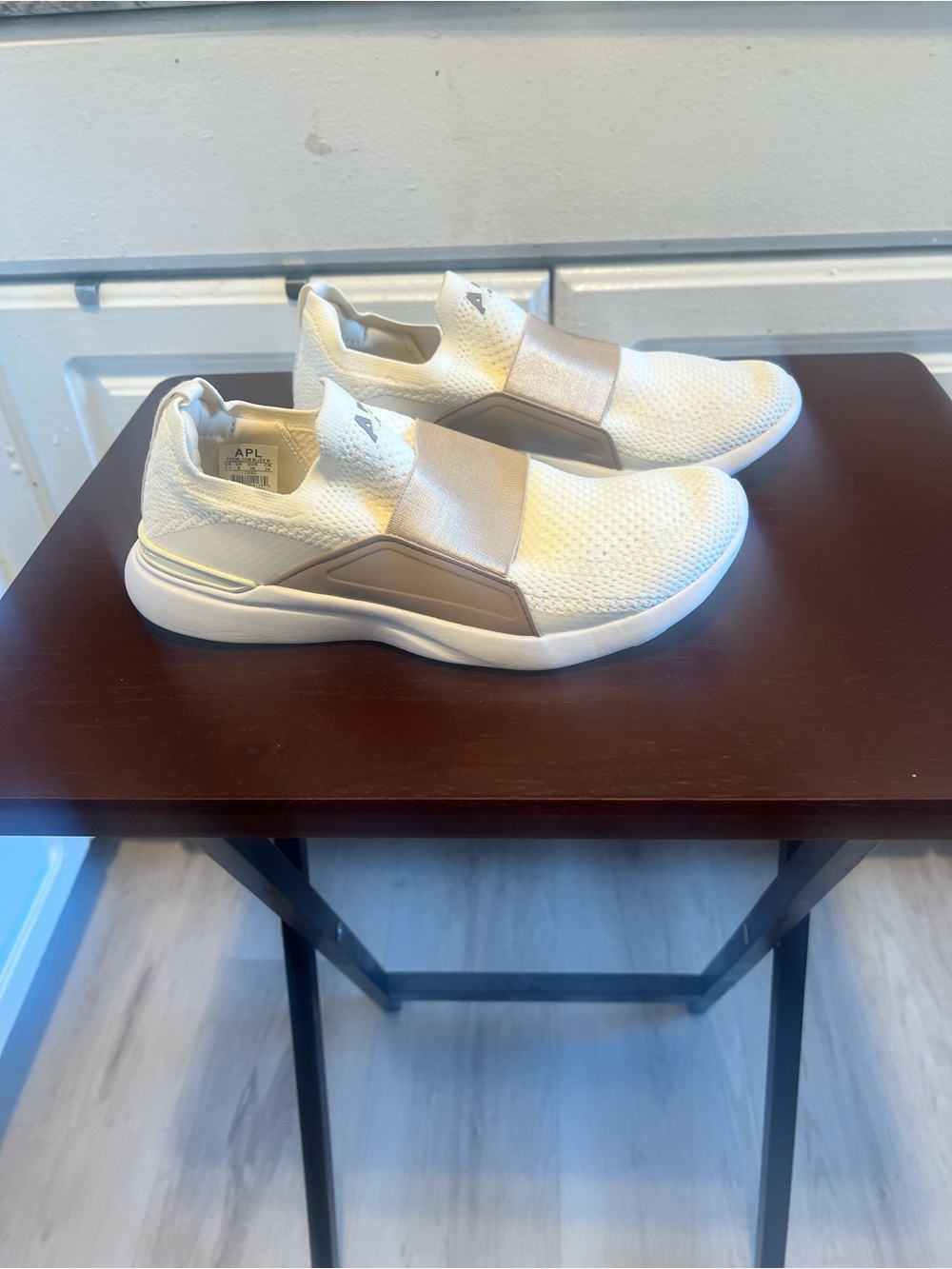 APL TechLoom Bliss Slip-On
Sneaker Low Top White Beige
Women's Athletic Size 7.5